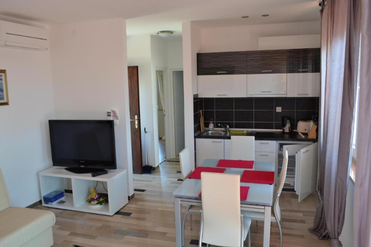 Lungomare Apartman *