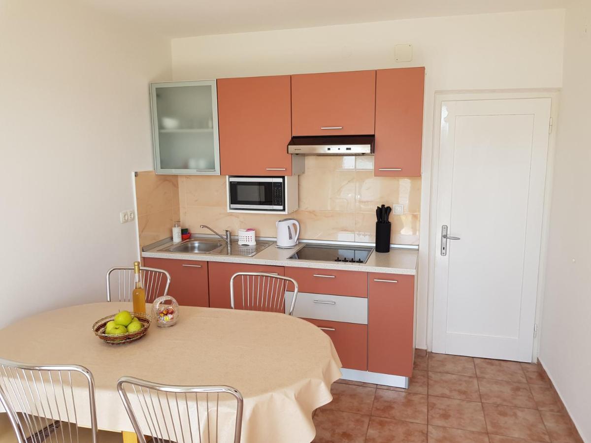 Lungomare Apartman *