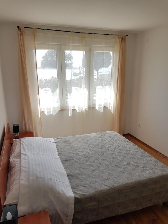 Lungomare Apartman *