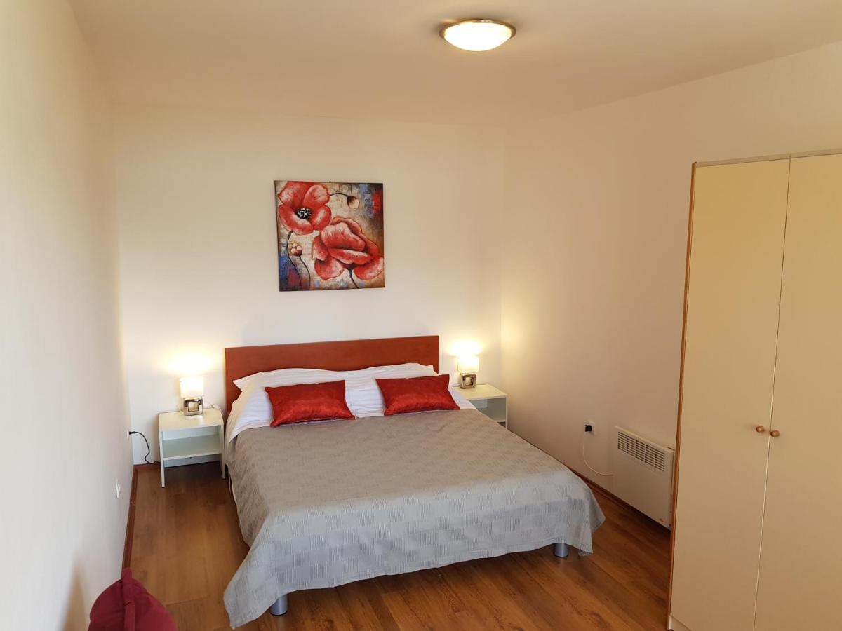 Lungomare Apartman *